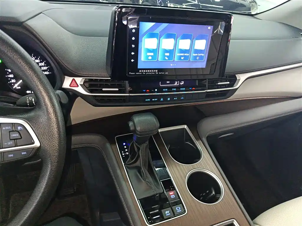 Toyota Sienna 2022 — фото 13
