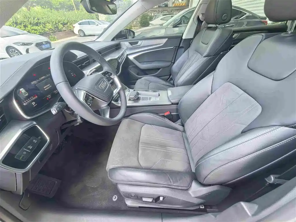 Audi A7L 2025