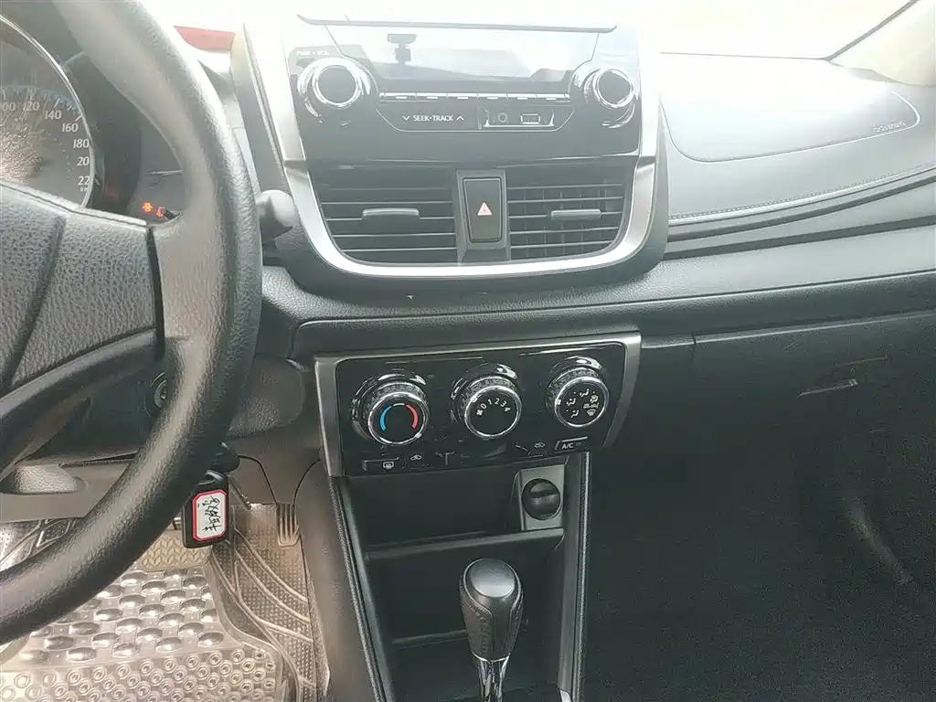 Toyota Yaris L 2018 — фото 13