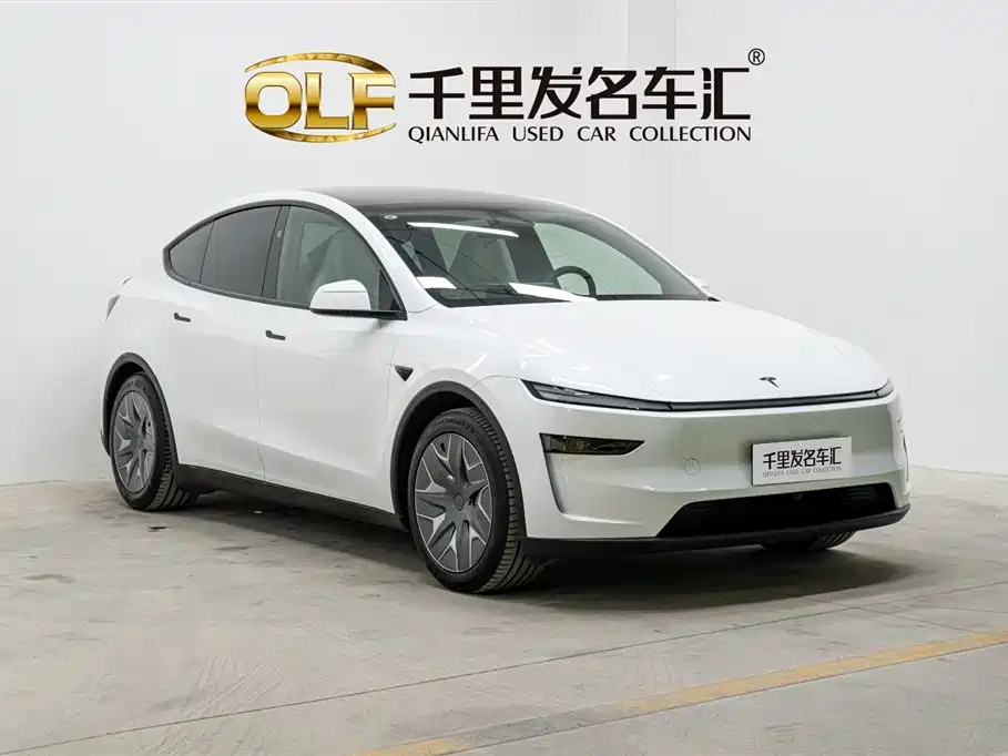 Tesla Model Y L 2025