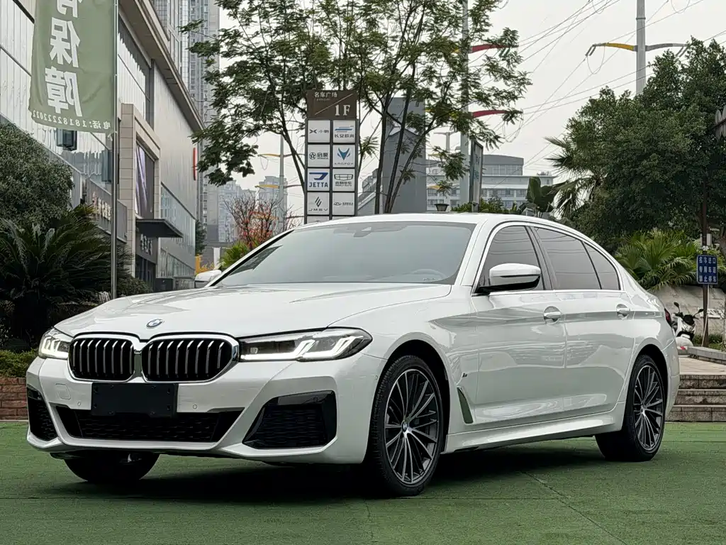 BMW 5 Series 2023 — фото 1