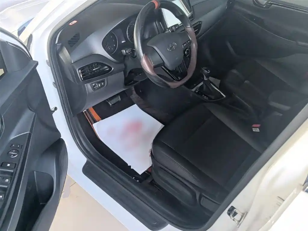 Hyundai Elantra 2019 — фото 16