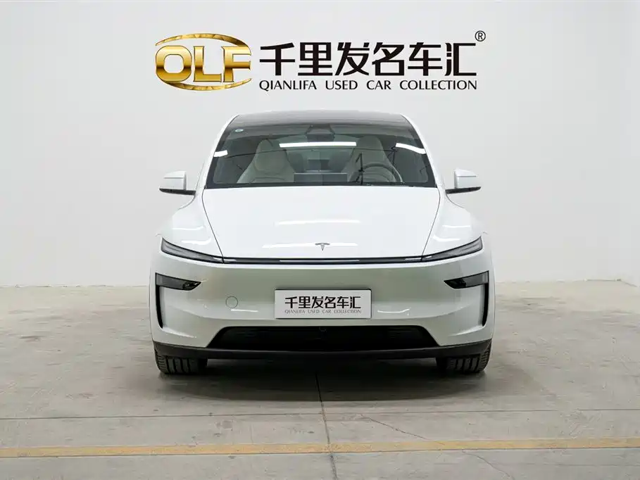 Tesla Model Y L 2025