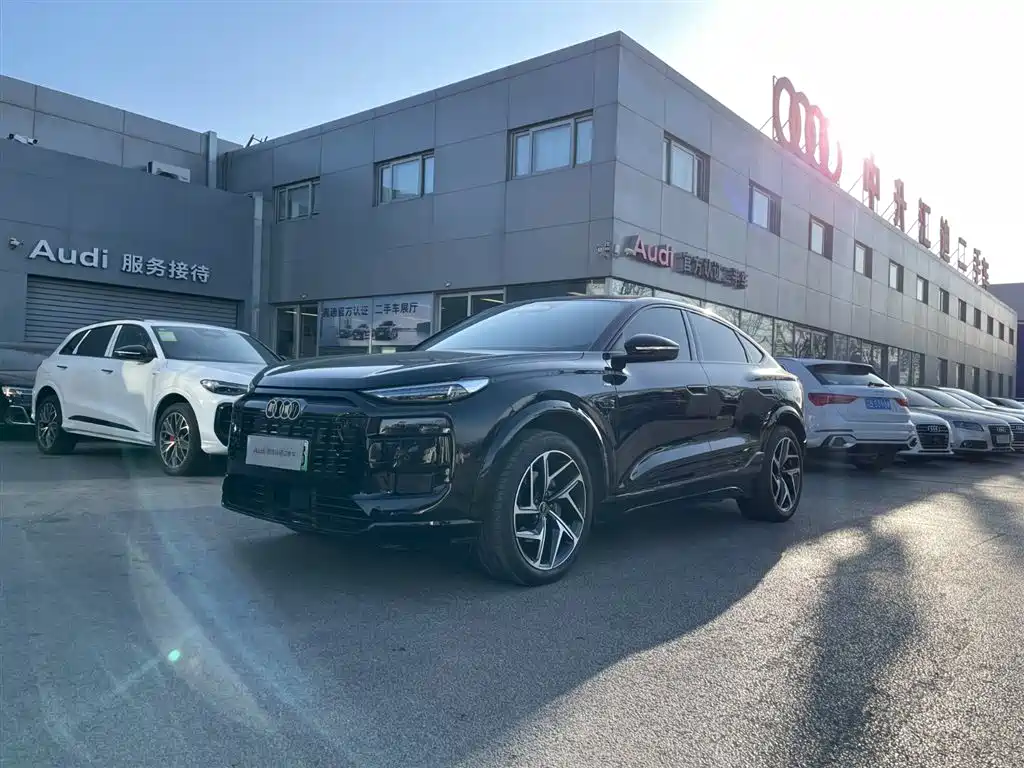 Audi Q6L Sportback e-tron 2025 — фото 1