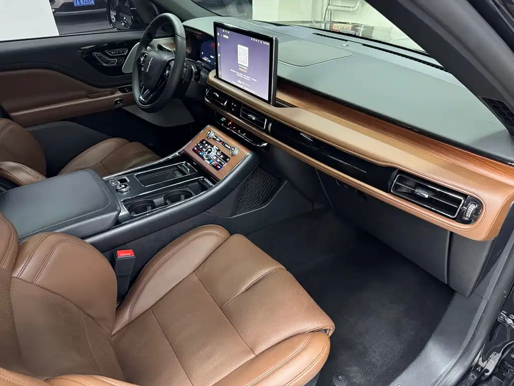 Lincoln Aviator 2020 — фото 15
