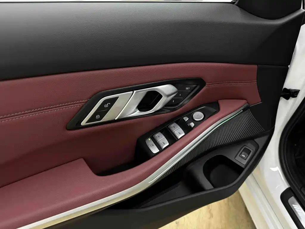 BMW 3 Series 2025 — фото 18