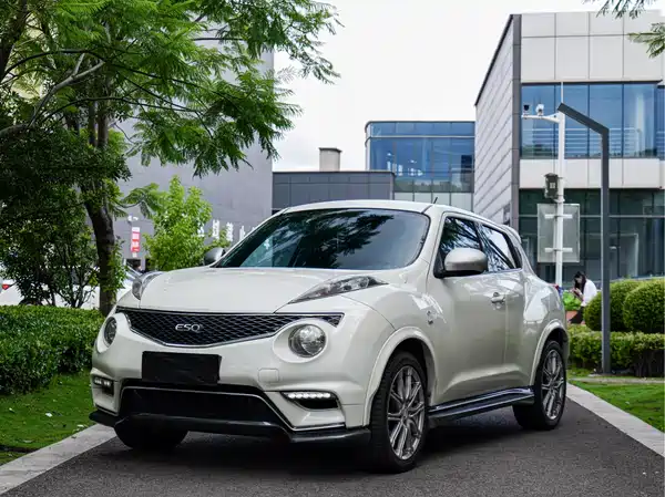 Infiniti ESQ 2015