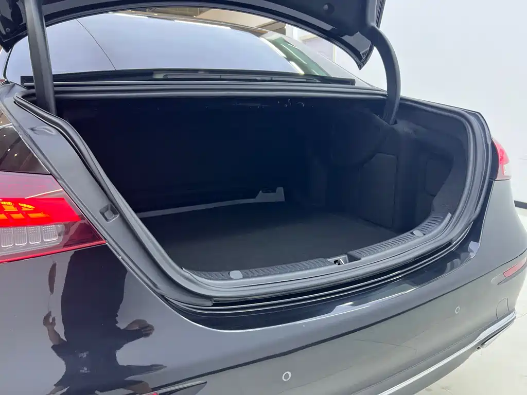 Mercedes-Benz E-Class 2023 — фото 12