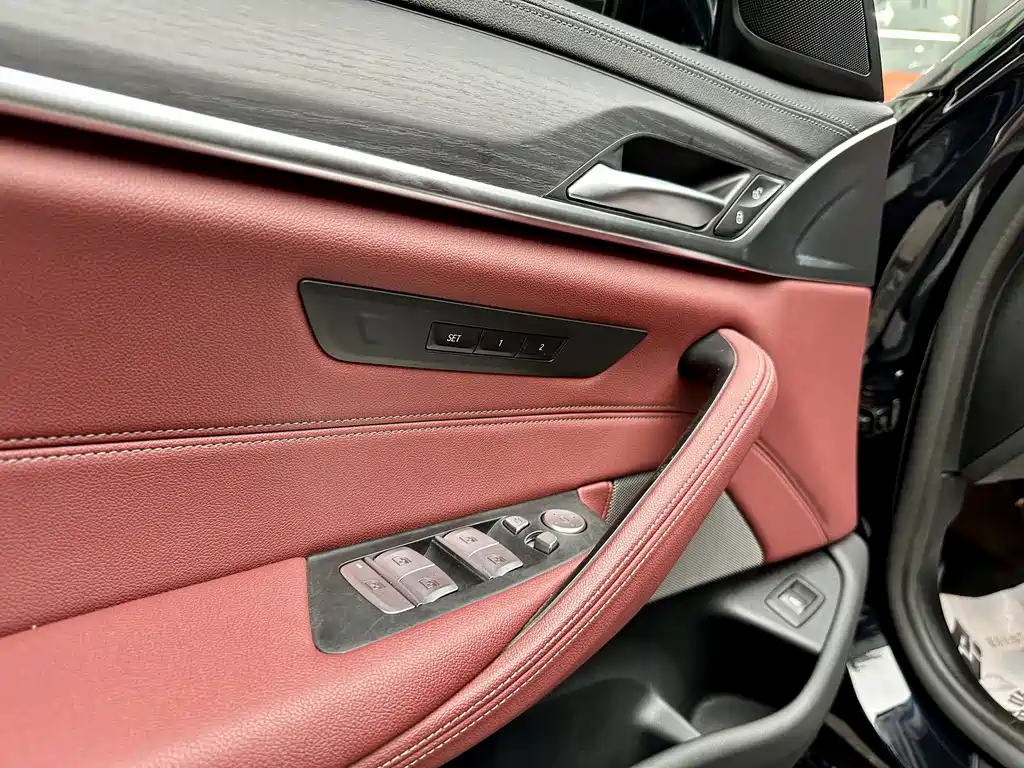 BMW 5 Series 2021 — фото 15