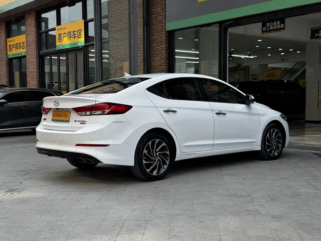 Hyundai Elantra 2020 — фото 4