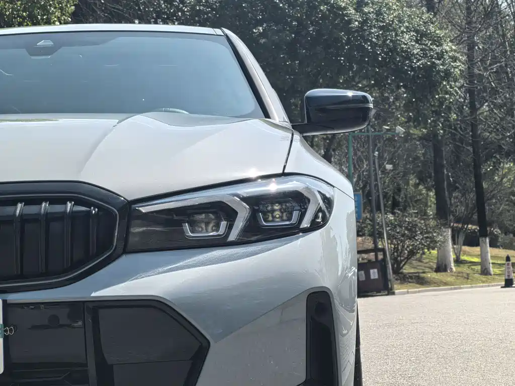 BMW 3 Series 2025 — фото 14