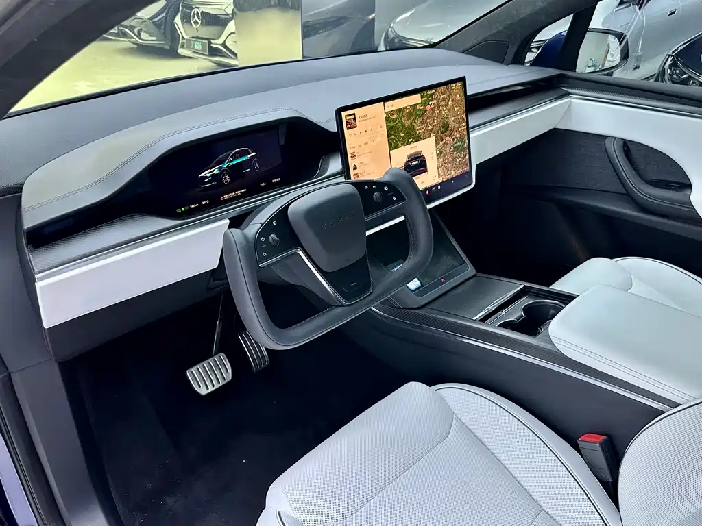 Tesla Model X 2023 — фото 8