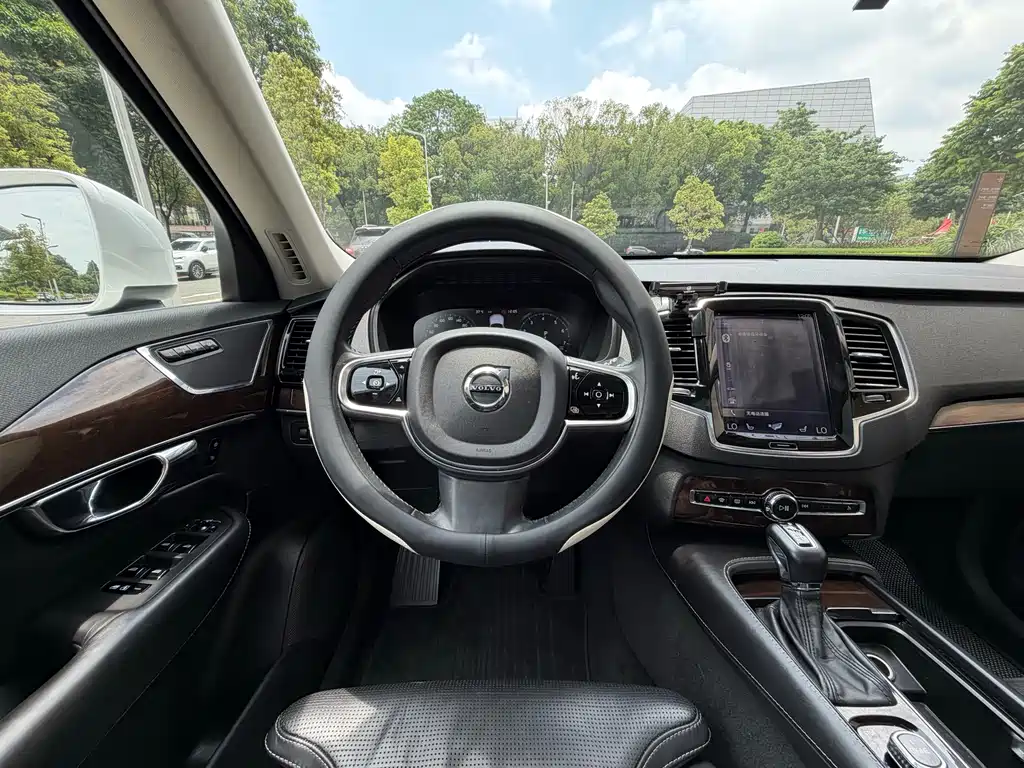 Volvo XC90 2016 — фото 15