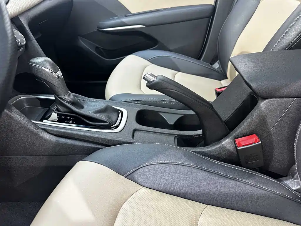 Chevrolet Cruze 2022 — фото 12