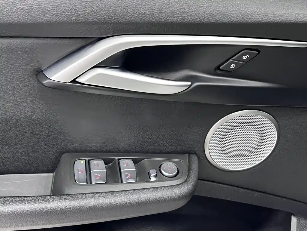 BMW 1 Series 2021 — фото 12