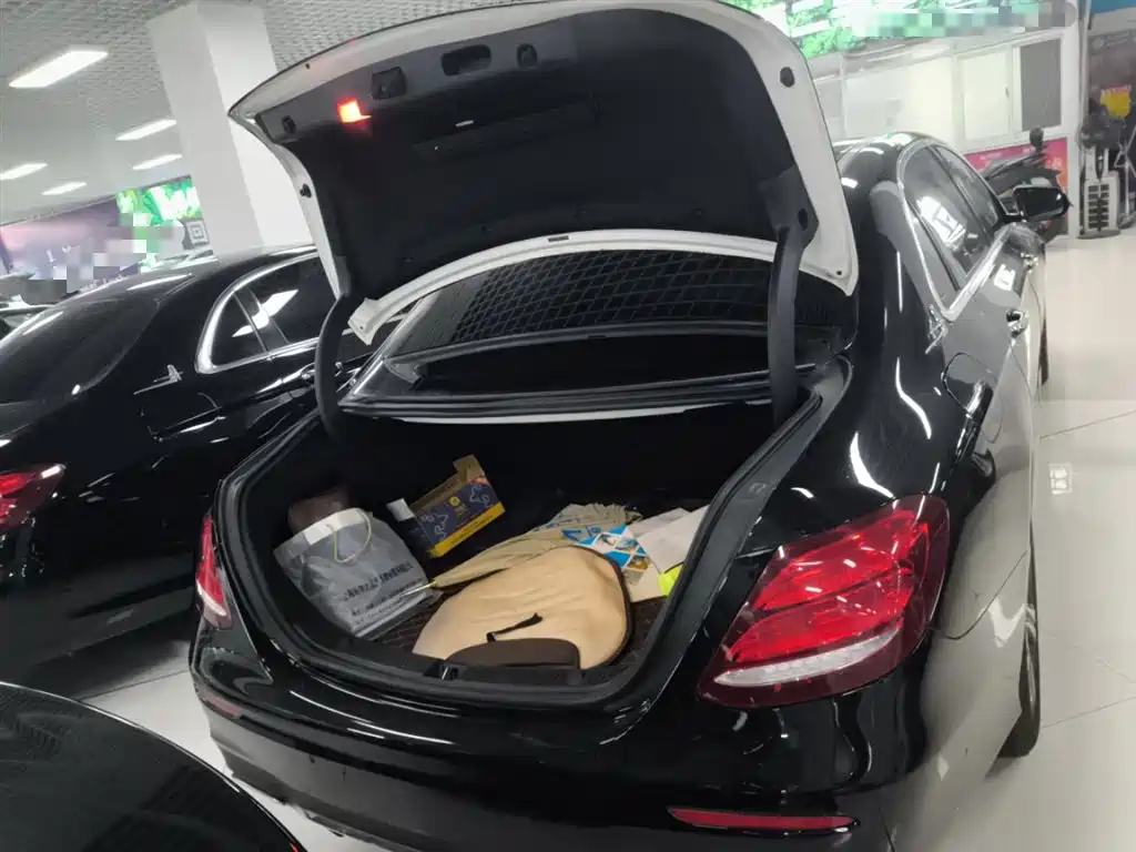 Mercedes-Benz E-Class 2019 — фото 19