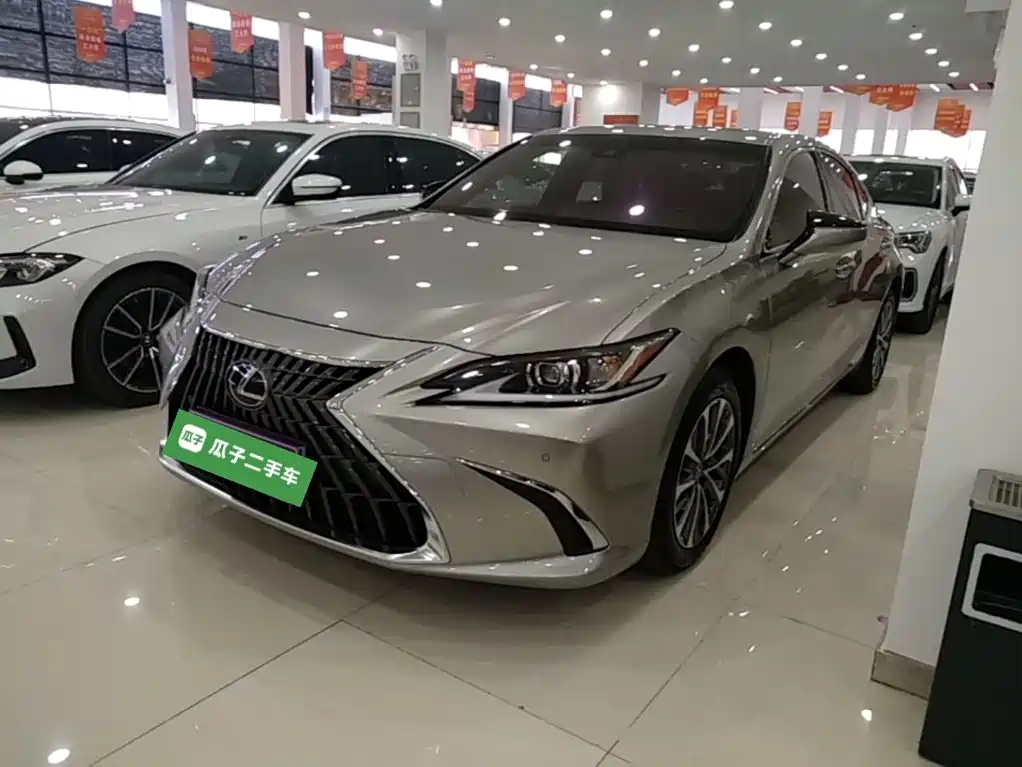 Lexus ES 2024