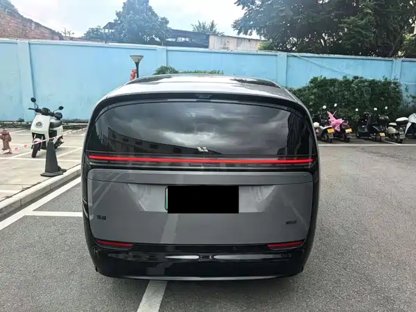 Li Auto MEGA 2024