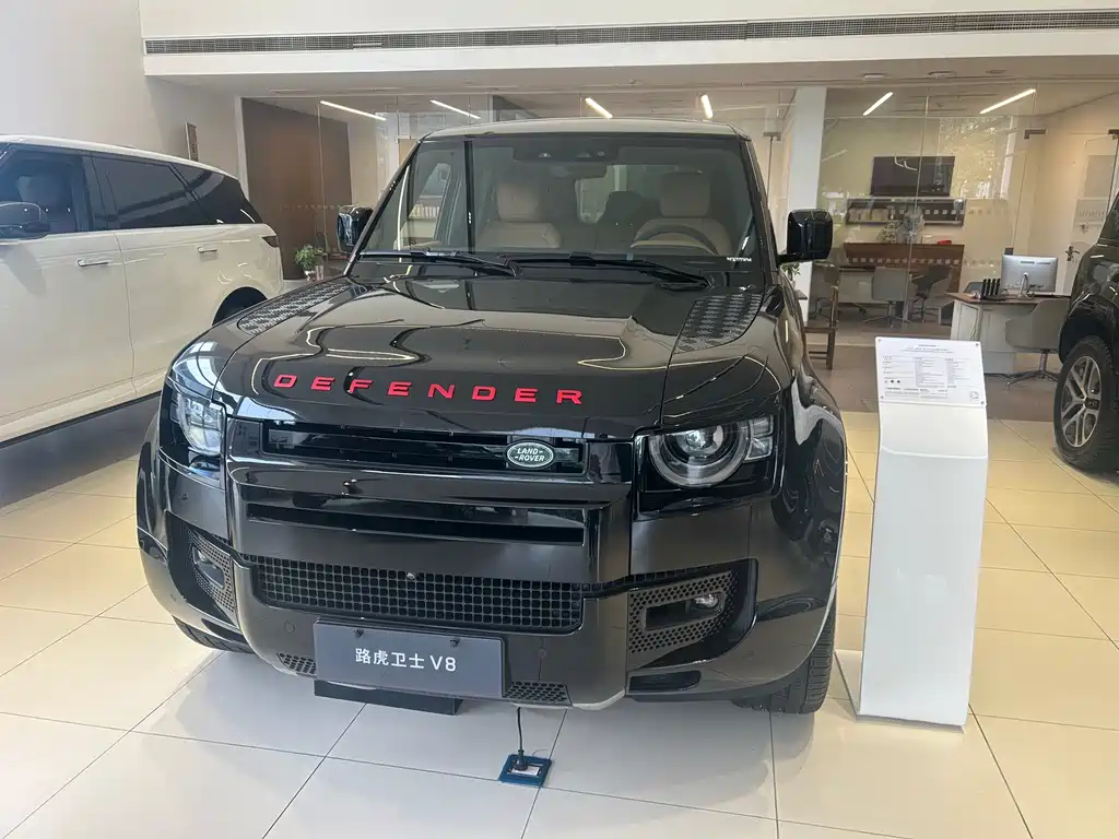 Land Rover Defender — фото 1