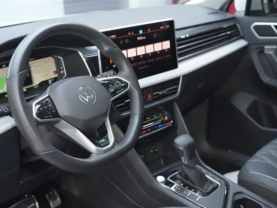 Volkswagen Tiguan L 2023 — фото 17