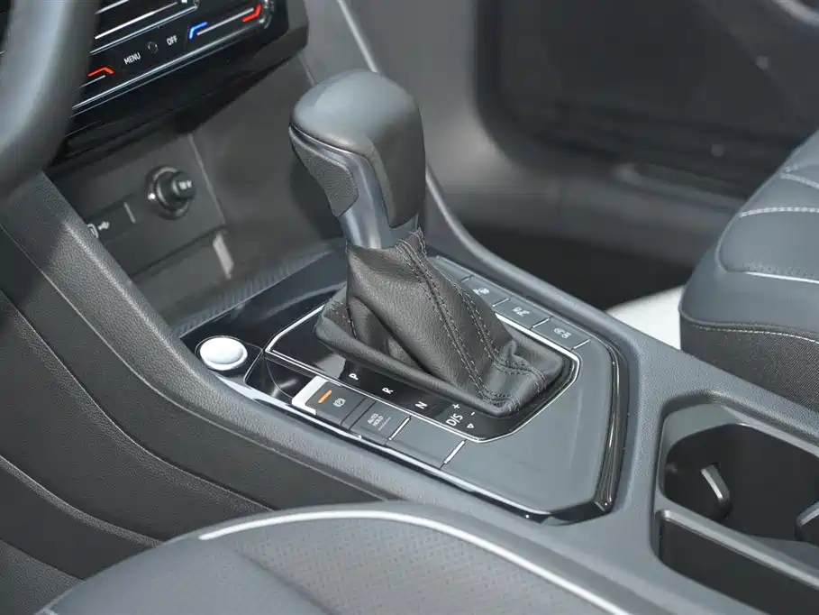 Volkswagen Tiguan L 2023 — фото 16