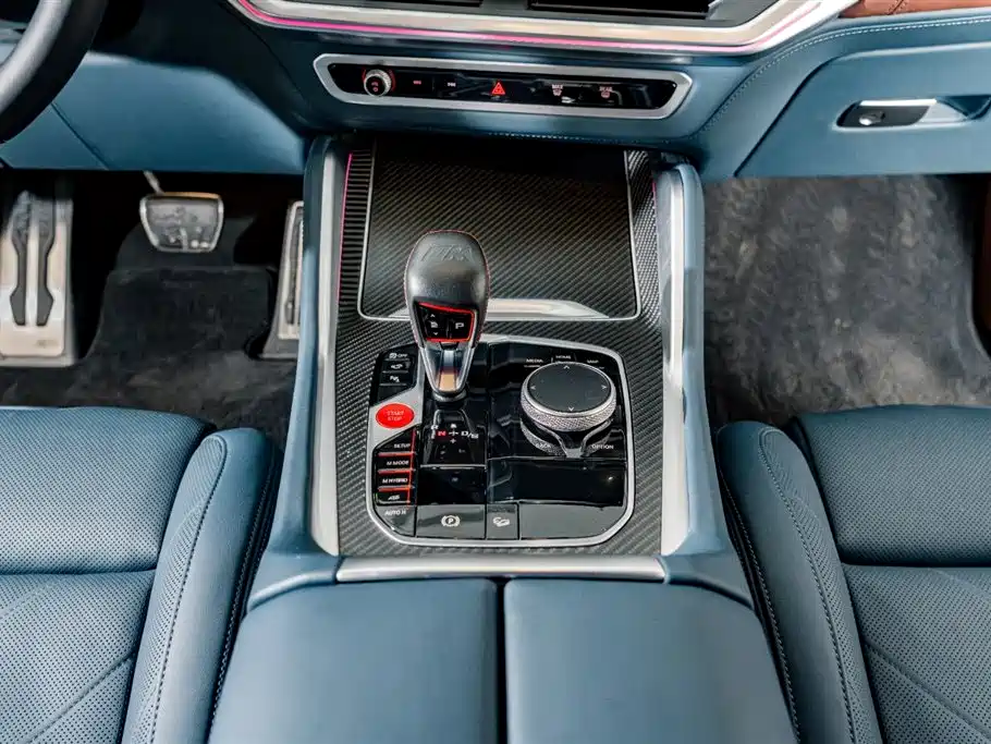 BMW XM 2024 — фото 18