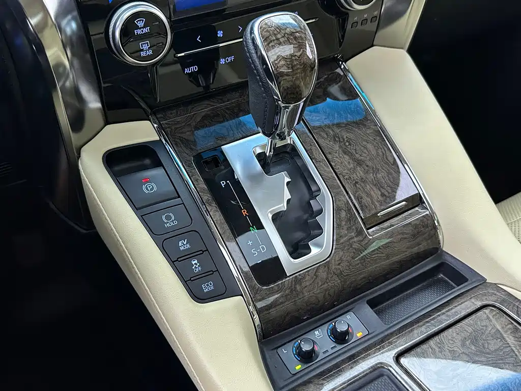 Toyota Vellfire 2019 — фото 7