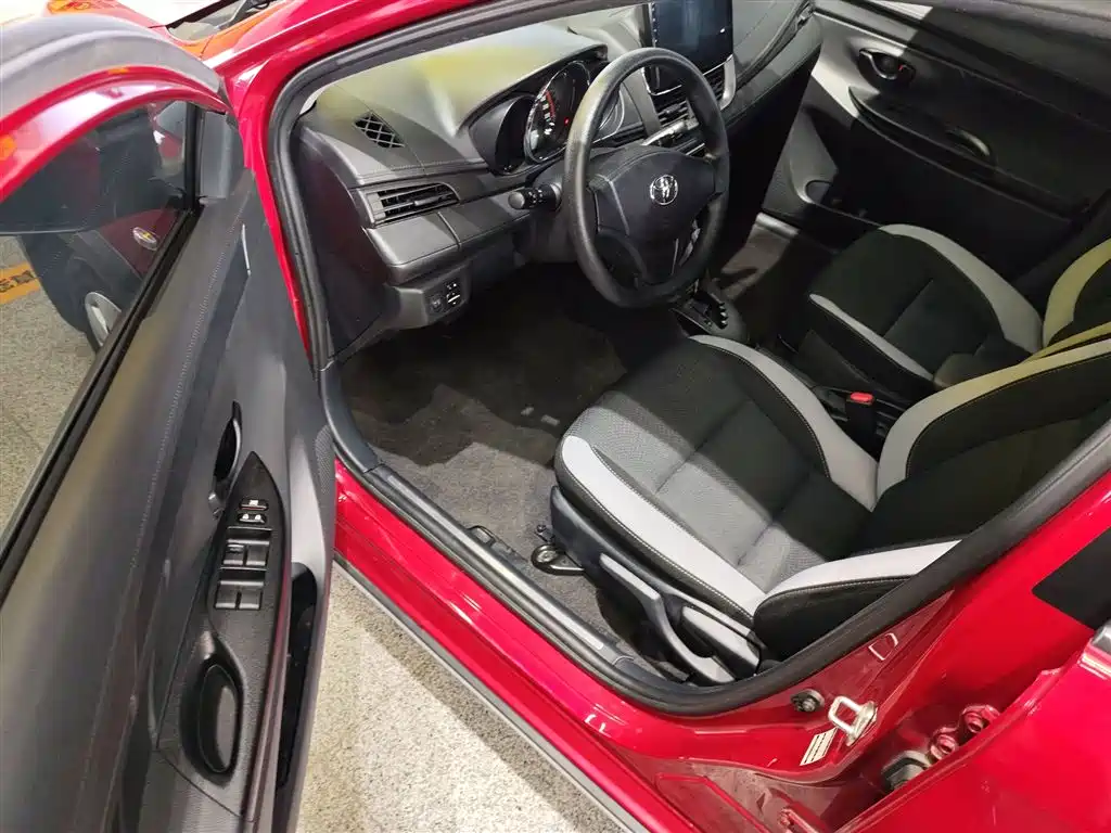 Toyota Yaris L 2021 — фото 12