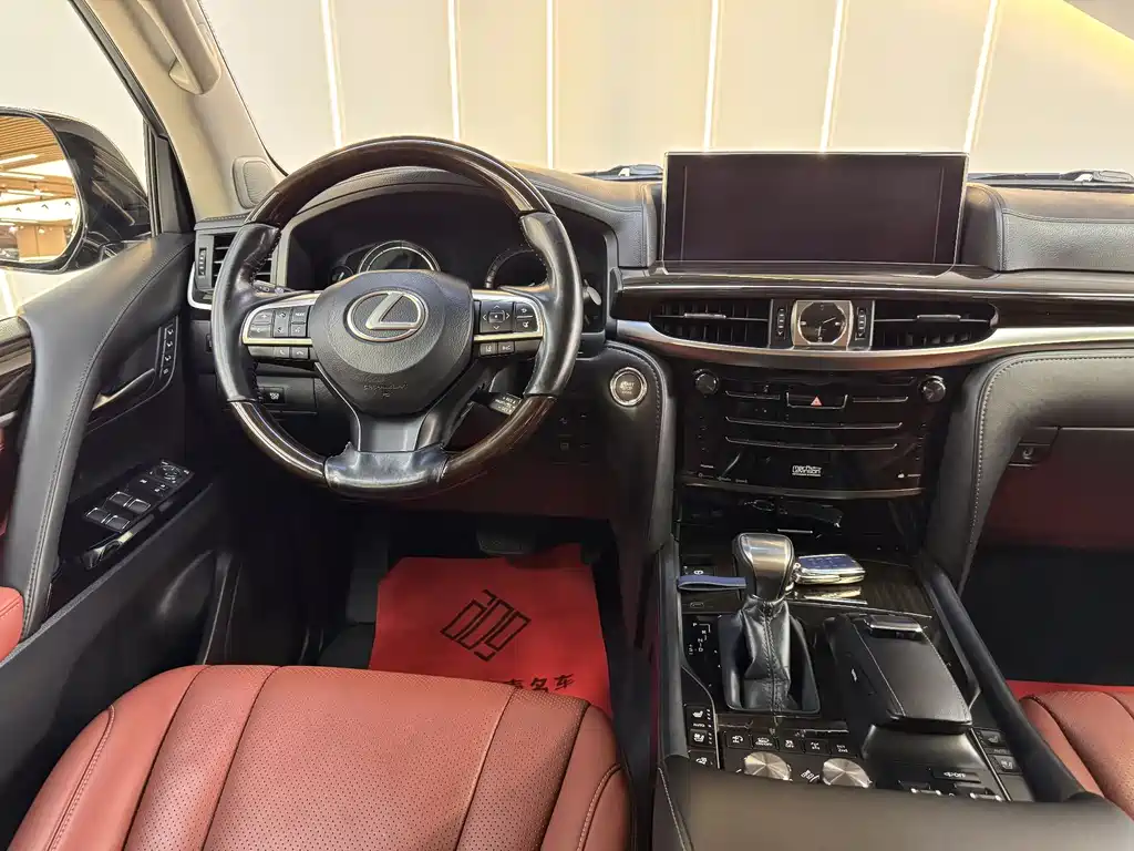Lexus LX 2018 — фото 19