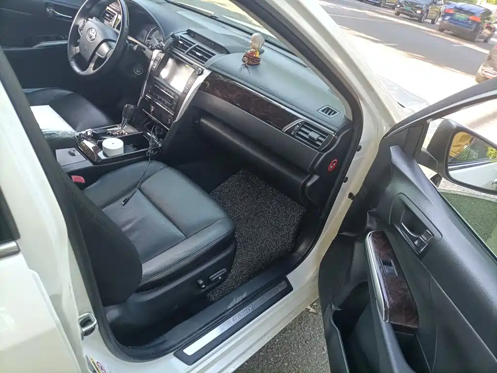 Toyota Camry 2015 — фото 19