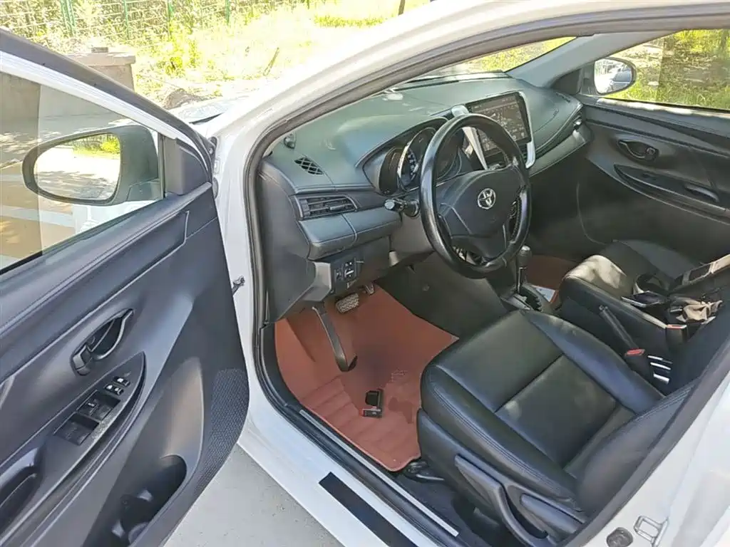 Toyota Yaris L 2018 — фото 16