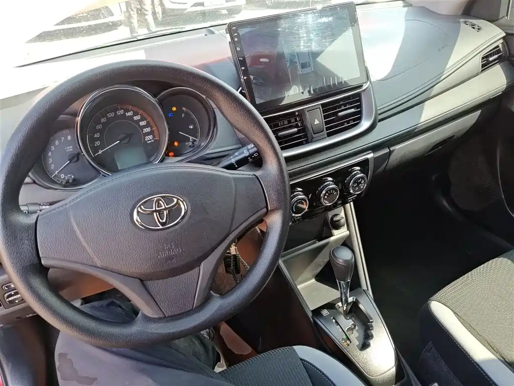 Toyota Yaris L 2020 — фото 10