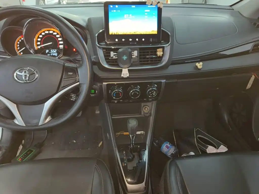 Toyota Yaris L 2022 — фото 9