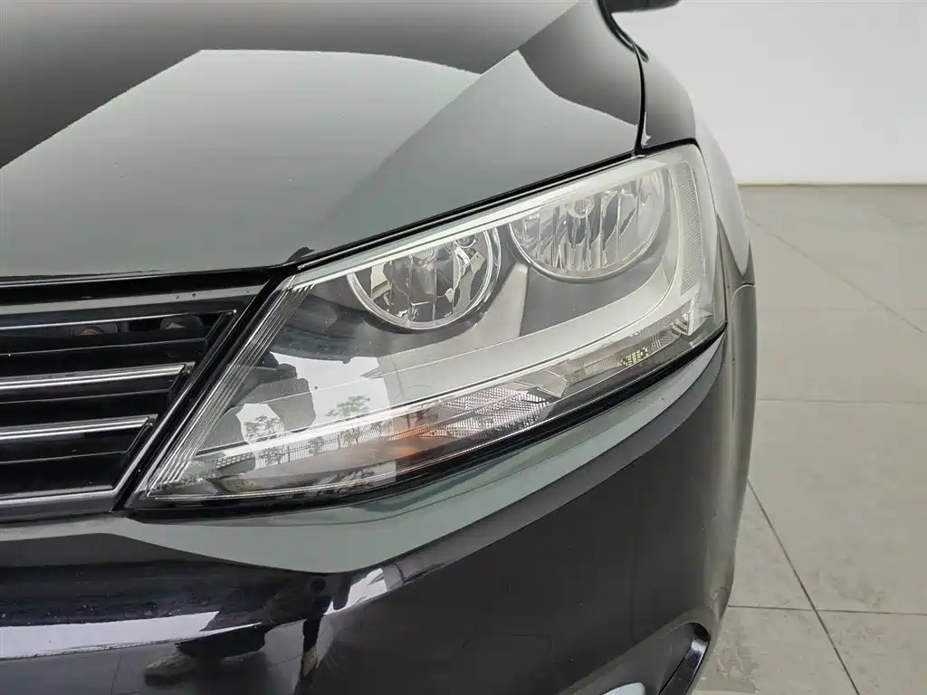 Volkswagen Sagitar 2013