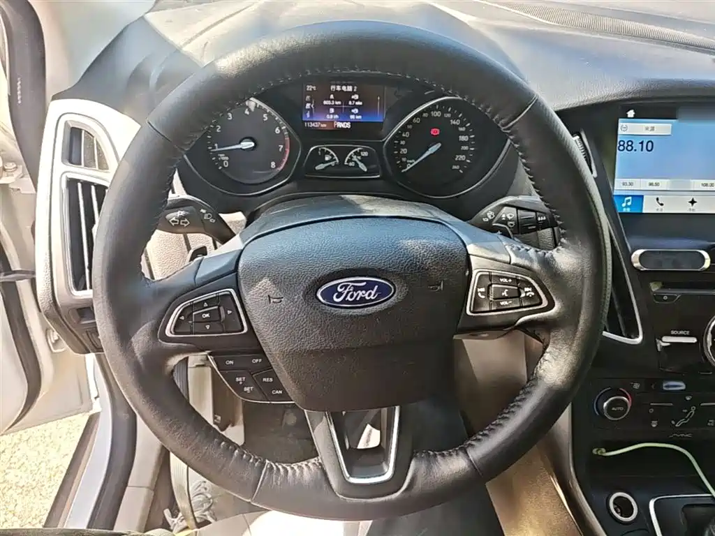 Ford Focus 2016 — фото 11