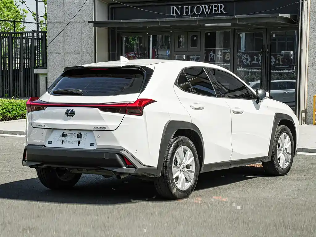 Lexus UX 2021