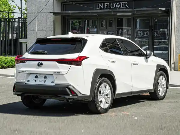 Lexus UX 2021