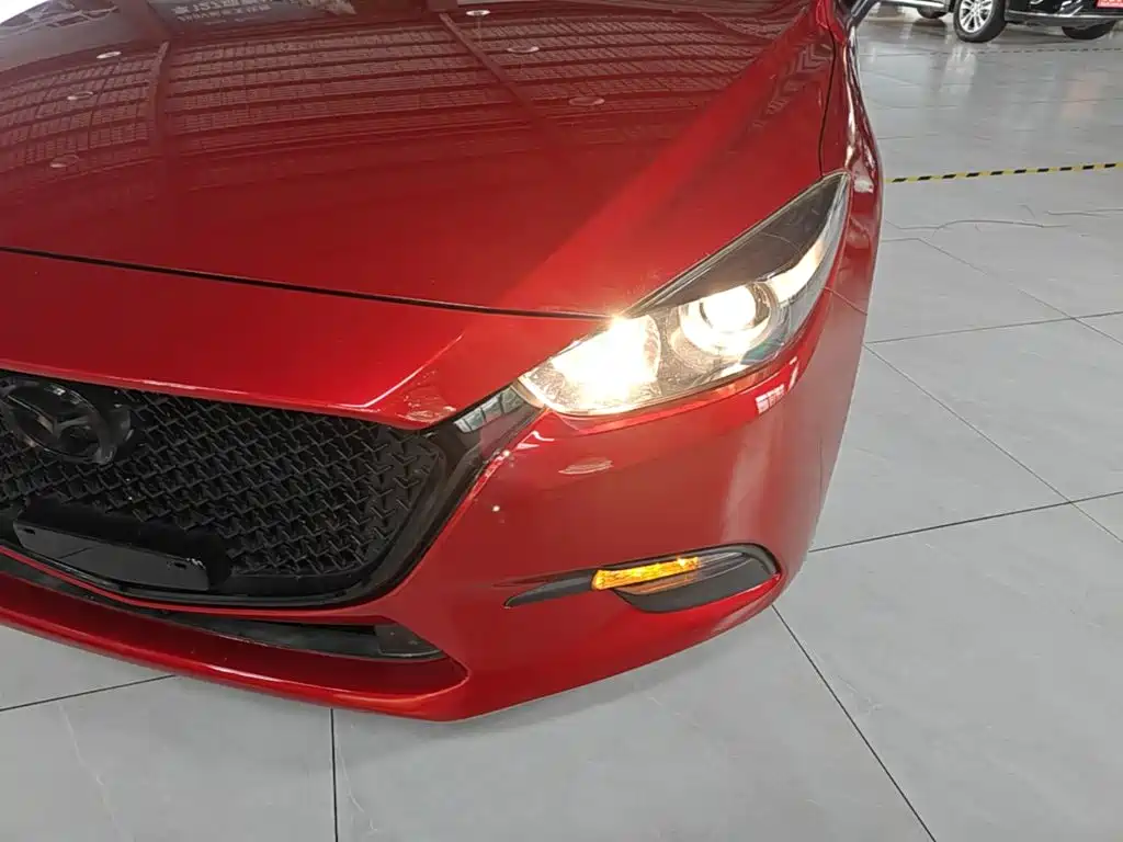 Mazda 3 Axela 2018 — фото 24