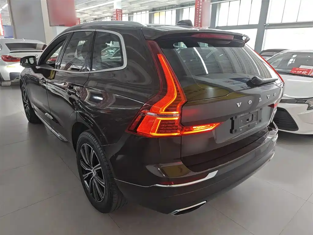 Volvo XC60 2018 — фото 23