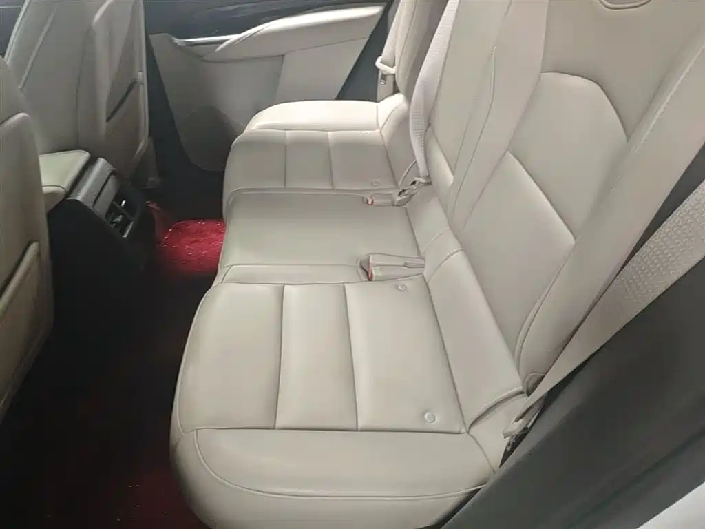 Cadillac XT4 2023 — фото 15