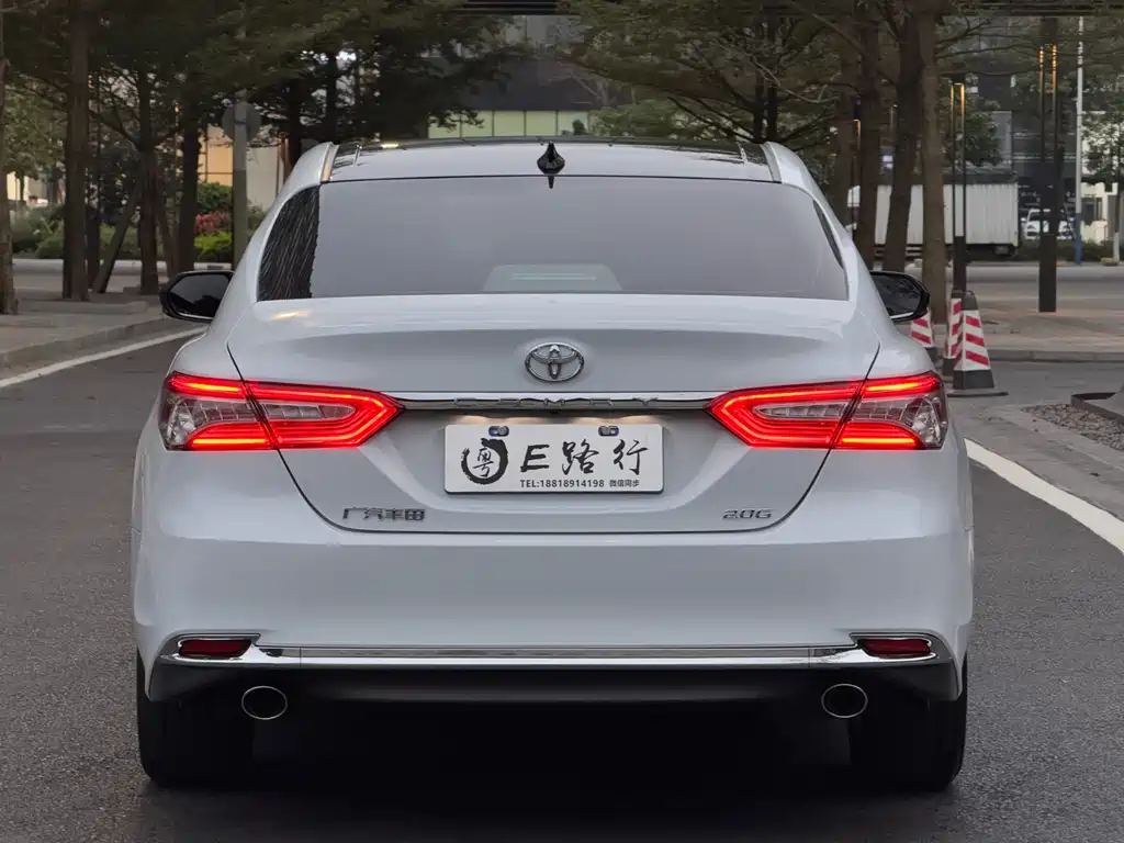 Toyota Camry 2023 — фото 19