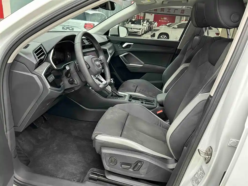 Audi Q3 2023 — фото 11