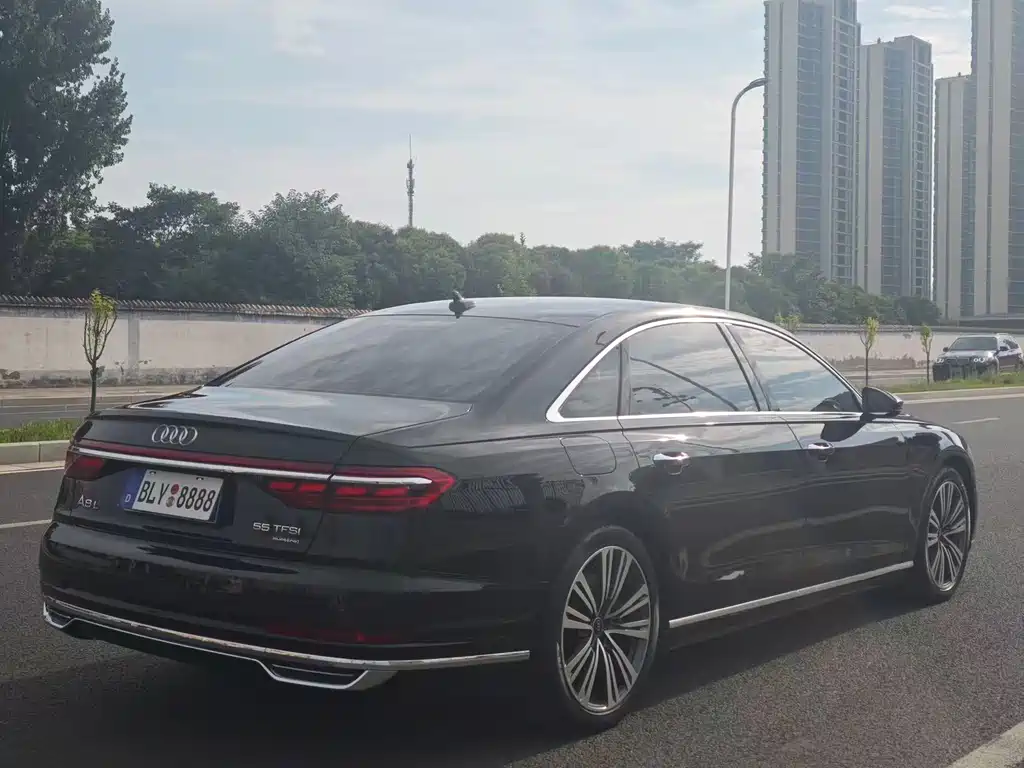 Audi A8 2021 — фото 11