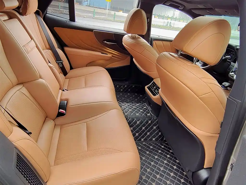 Lexus LS 2021 — фото 10