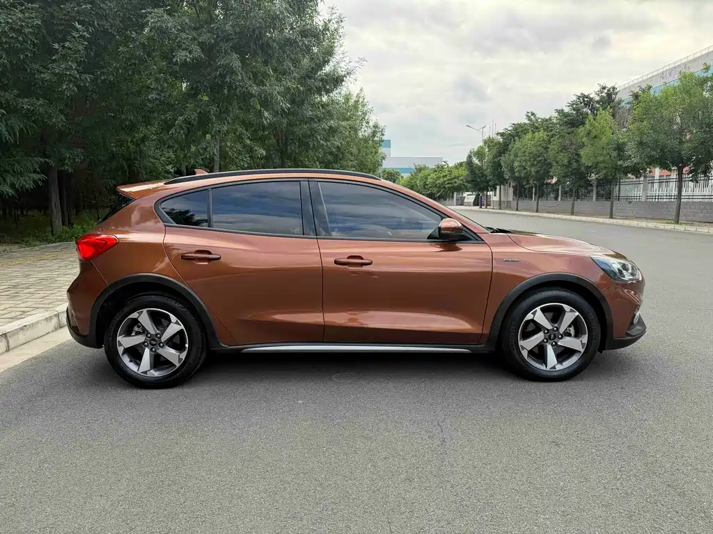 Ford Focus Active 2020 — фото 3