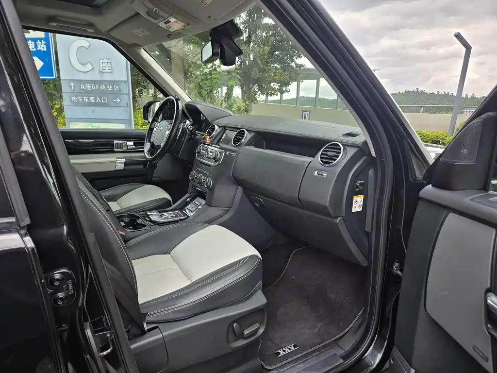 Land Rover Discovery 2014 — фото 16