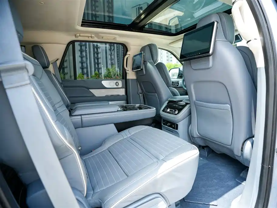 Lincoln Navigator 2018 — фото 11