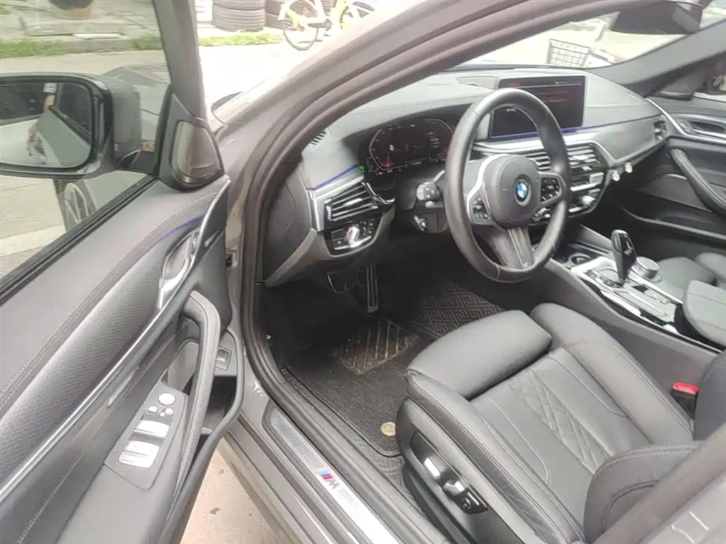 BMW 5 Series 2023 — фото 16