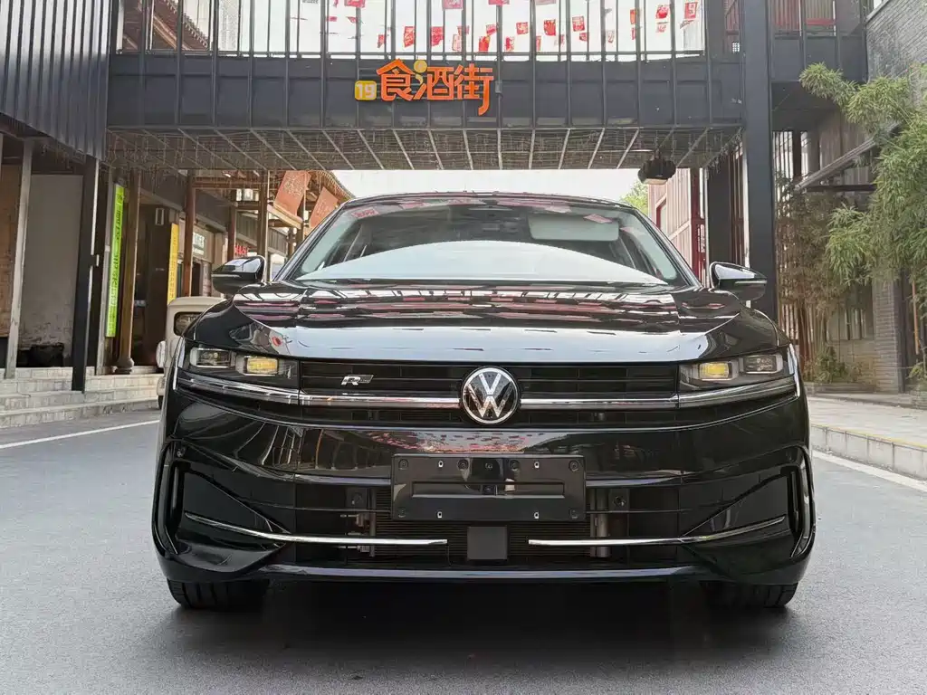 Volkswagen Magotan 2025