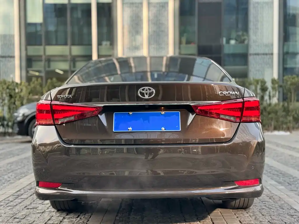Toyota Crown 2016 — фото 4